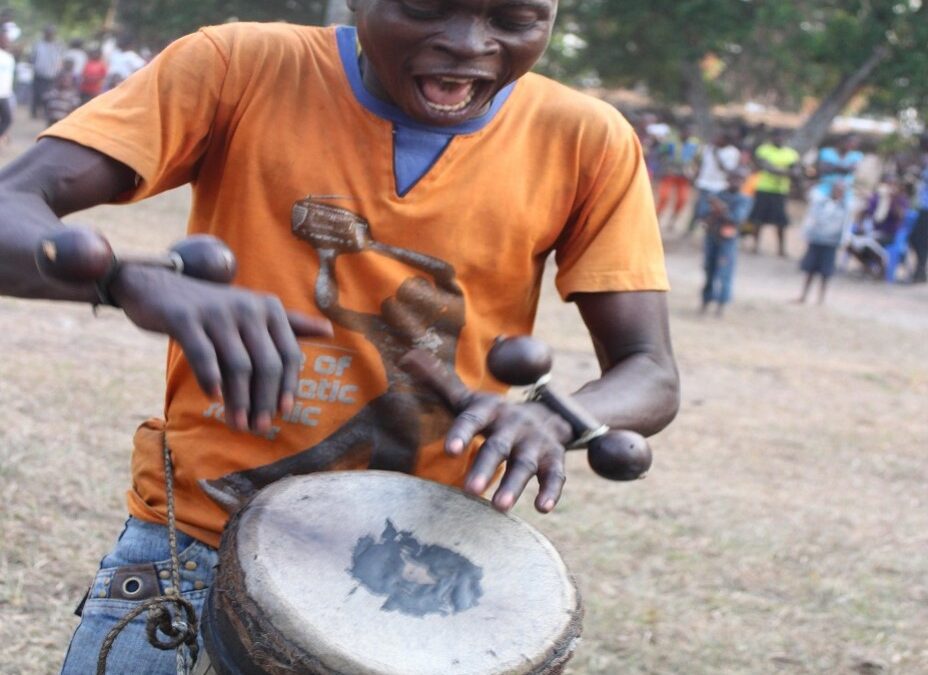 Il cuore sonoro del Congo: preservare e celebrare gli strumenti tradizionali della RDC