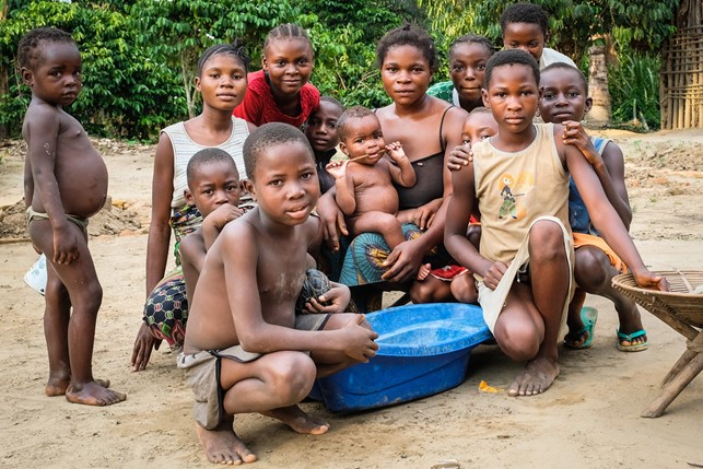 Comunità educative: esploriamo il ruolo delle strutture familiari tradizionali congolesi