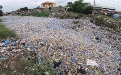Kinshasa: la “bidonville” che soffoca tra i rifiuti